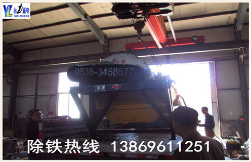 2.远力磁电专业生产各种设备   干式磁选机,湿式磁选机,赤铁矿磁选机,褐铁矿磁选机,镜铁矿磁选机,锰矿磁选机等.拥有精良的加工设备,雄厚的科研力量,先进的工艺编排和现代化的管理,是磁选机设备定点生产企业.我们为客户提供优质的售前技术服务,认真介绍各种设备的技术特点.要求及用途,为客户提供详尽的设备配置和合理的报价,在保证质量的前提下尽量降低客户的投资成本.我厂有各类hth·华体会（中国）官方网站-hth.com
试验设备,可为用户免费做选矿试验.