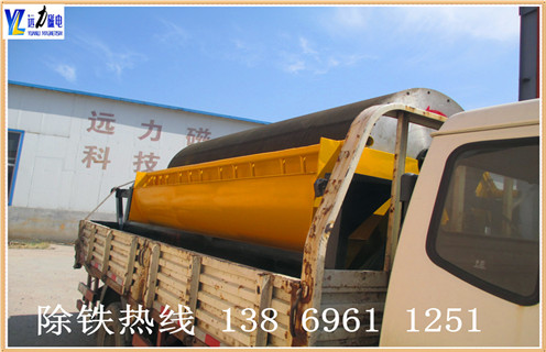 .远力干式磁选机新型设计,减少尾矿跑尾 hth·华体会(中国)官方网站-hth.com
独创的专利技术,采用吸附.去杂.提纯.脱磁4段复合磁系的排列方法,采用优质铁氧体和钕铁硼材料与稀土磁钢复合而成.此种磁系排列方法可广泛应用于贫磁铁矿的富集提纯.河沙选铁.钢渣提纯.钛铁矿分离等,干式磁选机非常适用于干旱缺水地区,节省水资源,降低选矿成本,为超贫磁铁矿开采和利用开辟了一条新途径. 采用独有变频调速电动机,使用寿命长,运行故障低,可随时调节粗精矿品味高低